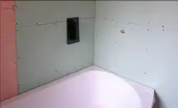 Ванна бөлмесінің фотосуретіндегі гипсокартондағы плиткалар
