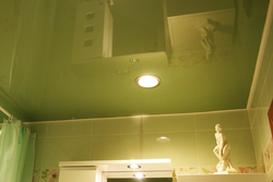 Photo of glossy stretch ceilings in the bathroom