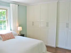 Белый шкаф в спальне в интерьере фото