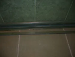 Ванна бөлмесінің едені плиткадағы фотосурет