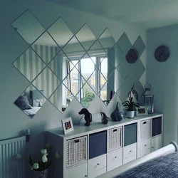 Круглые декоративные зеркала в интерьере кухни