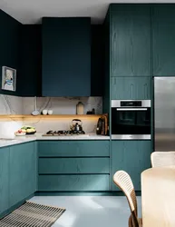 What color goes with emerald in the kitchen interior