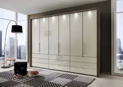 Шкаф с распашными дверями в гостиную фото