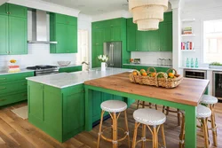 What color goes with mint in the kitchen interior photo