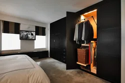 Дызайн спальні з цёмнай шафай