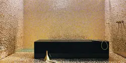 Ванна бөлмесінің фотосуретіндегі алтын плиткалар