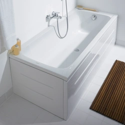 Photo of the bathtub from the side