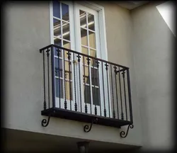 Fransız balkonunun bir mənzildə fotoşəkili necə görünür