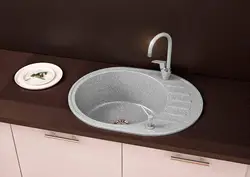 Mətbəx interyerində dəyirmi lavabo