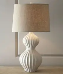 Yotoqxona fotosurati uchun stol lampalari