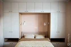 Шкафы вокруг кровати в спальне фото