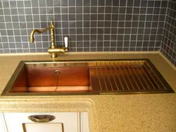 Золотая раковина на кухне фото