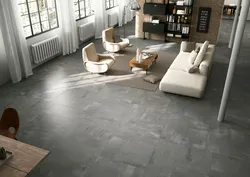 Серый керамогранит на полу в интерьере квартиры