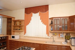 Жалюзи вертикальные тканевые фото на кухне