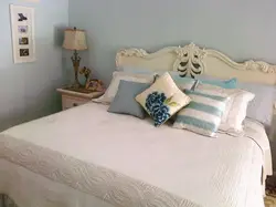 Yataq otağının interyerində dekorativ yastıqlar