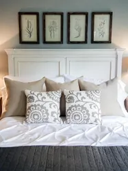 Yataq otağının interyerində dekorativ yastıqlar