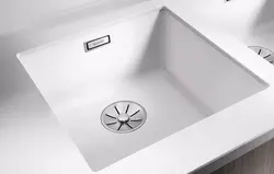 Белая мойка для кухни в дизайне