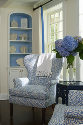 Синие стулья в гостиной фото
