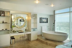 Bathroom design with large mirror