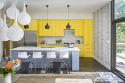 Кухня ў шэрым і жоўтым колеры фота