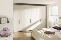 Шкаф в спальню с распашными дверями светлый фото