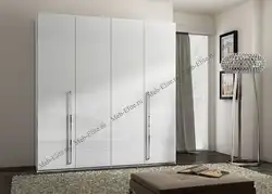 Шкаф в спальню с распашными дверями светлый фото