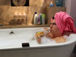 Фото из ванной мем
