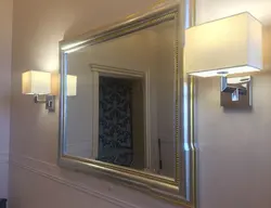 Светильники над зеркалом в прихожую в интерьере