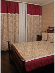 Бордовые шторы в интерьере спальни