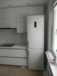 Kitchen design with non-built-in refrigerator