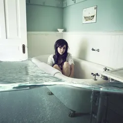 Девочка из ванны фото